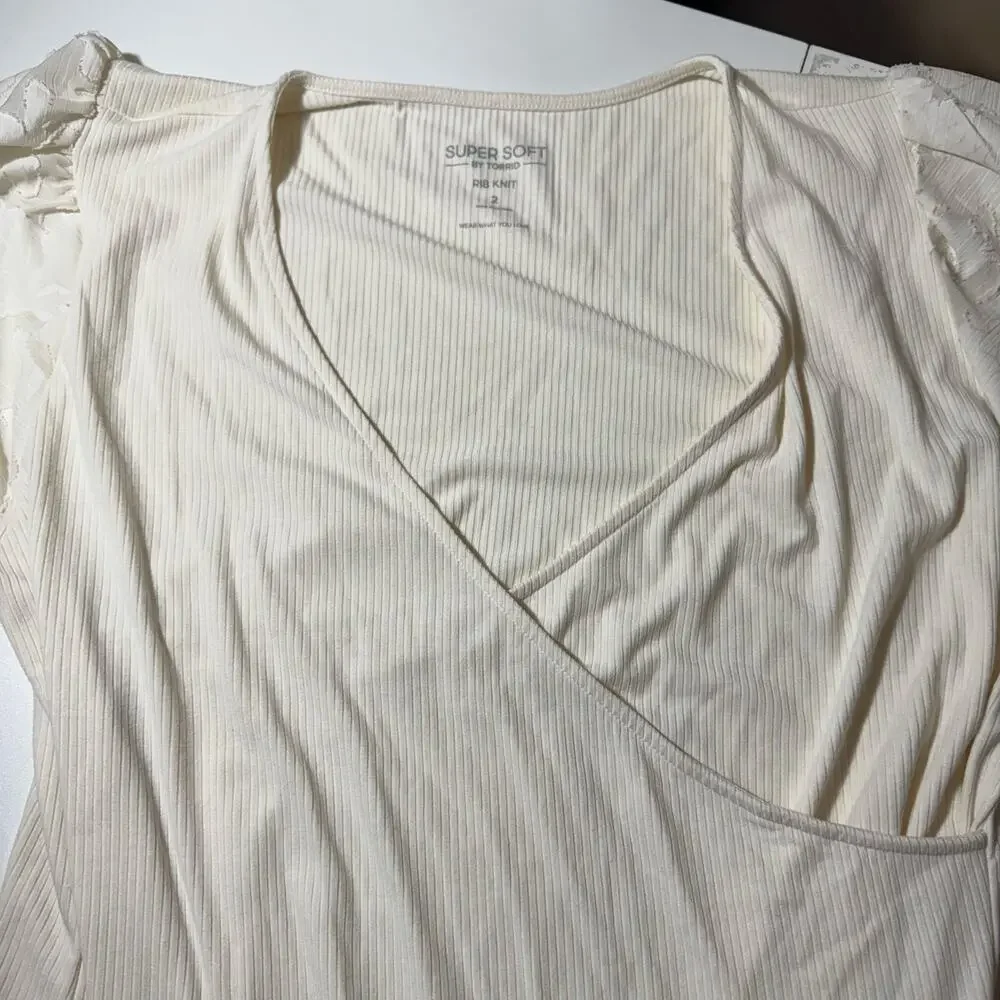 Torrid Ribbed V-Neck Surplice Top Pristine Size 2 (2X 18–20) Soft Stretch - Picture 4 of 9